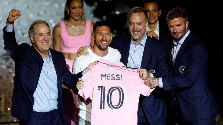 Lionel Messi poses with a club shirt with owners Jorge Mas, Jose R. Mas and David Beckham