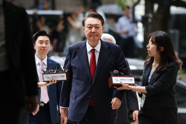 South Korea's impeached former President Yoon Suk Yeol (C) arrives at a court.